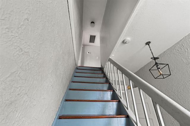 904 W HENRY AVENUE, Tampa, FL 33604