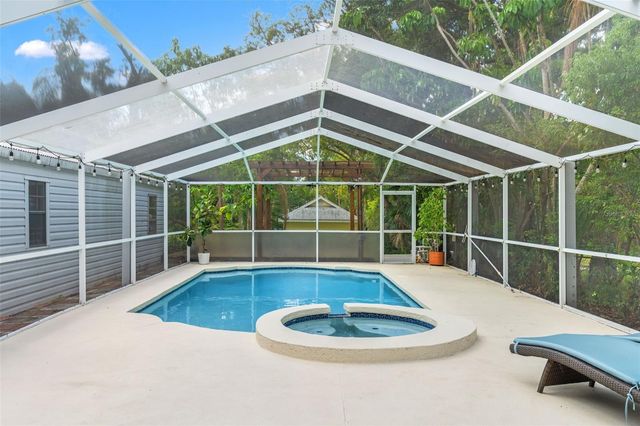 904 W HENRY AVENUE, Tampa, FL 33604
