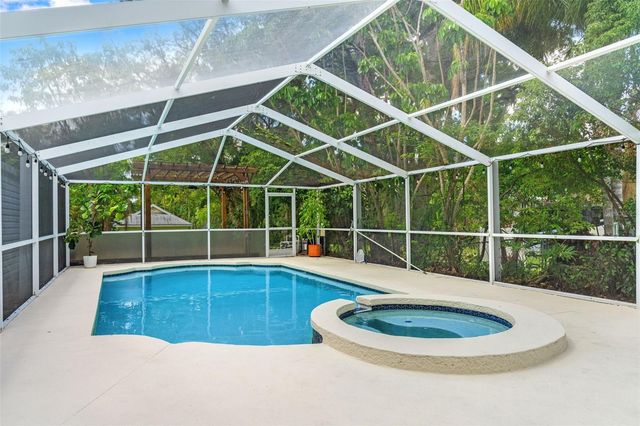 904 W HENRY AVENUE, Tampa, FL 33604