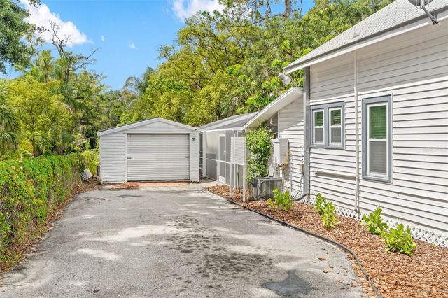 904 W HENRY AVENUE, Tampa, FL 33604