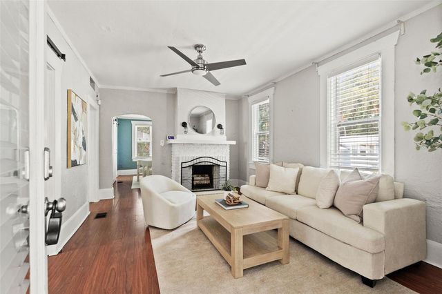 904 W HENRY AVENUE, Tampa, FL 33604