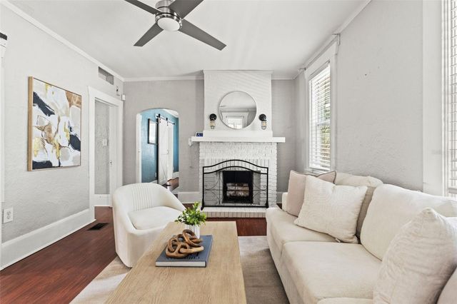 904 W HENRY AVENUE, Tampa, FL 33604