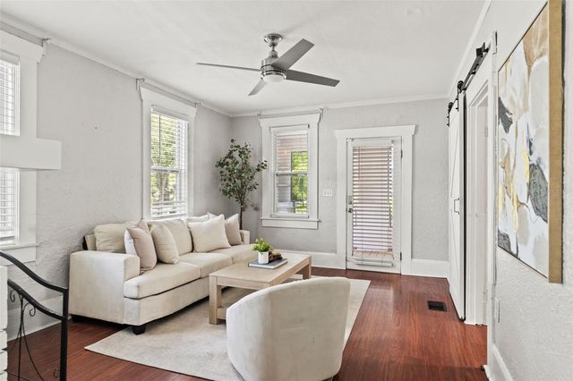 904 W HENRY AVENUE, Tampa, FL 33604