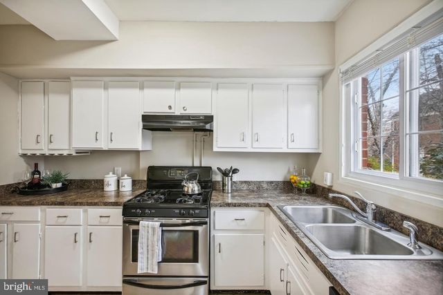 3139 MARTHA CUSTIS DR, Alexandria, VA 22302