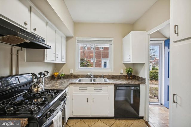 3139 MARTHA CUSTIS DR, Alexandria, VA 22302