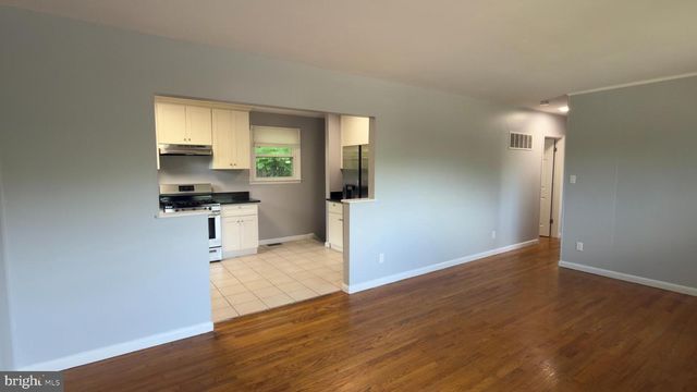 556 ORCHARD ST NW, Vienna, VA 22180