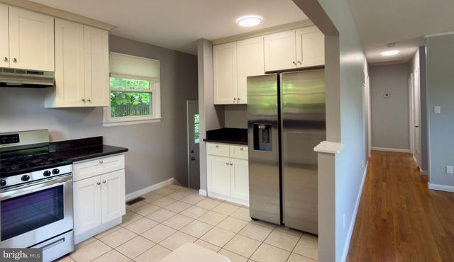 556 ORCHARD ST NW, Vienna, VA 22180