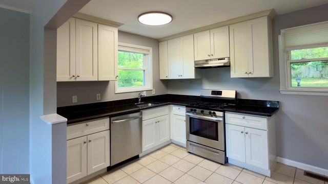 556 ORCHARD ST NW, Vienna, VA 22180