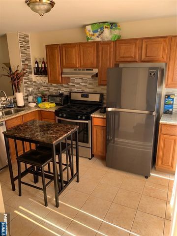 25 Holland Street, Newark, NJ 07103