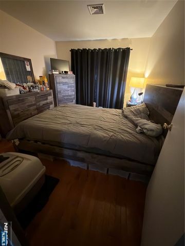 25 Holland Street, Newark, NJ 07103