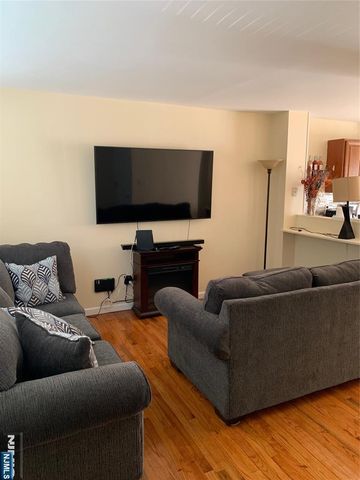 25 Holland Street, Newark, NJ 07103