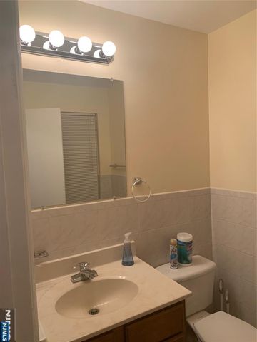 25 Holland Street, Newark, NJ 07103