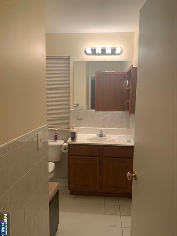 25 Holland Street, Newark, NJ 07103