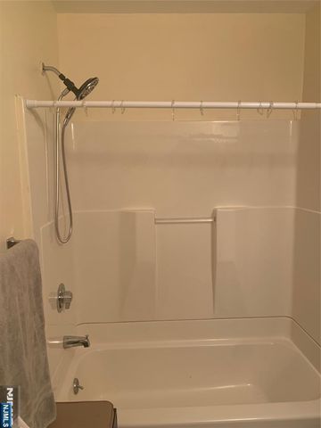 25 Holland Street, Newark, NJ 07103