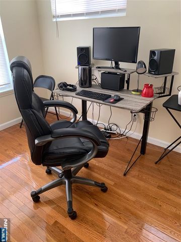 25 Holland Street, Newark, NJ 07103
