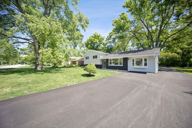 22W633 Burr Oak Drive, Glen Ellyn, IL 60137