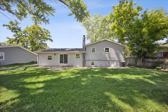 22W633 Burr Oak Drive, Glen Ellyn, IL 60137