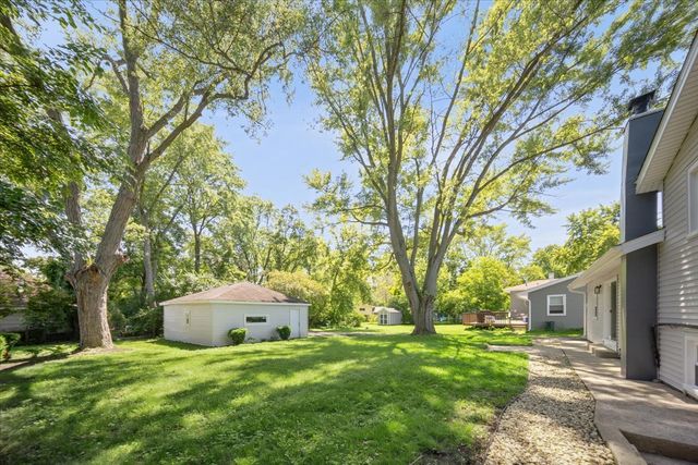 22W633 Burr Oak Drive, Glen Ellyn, IL 60137