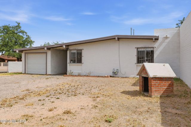 1105 E Garden Loop, Tucson, AZ 85706
