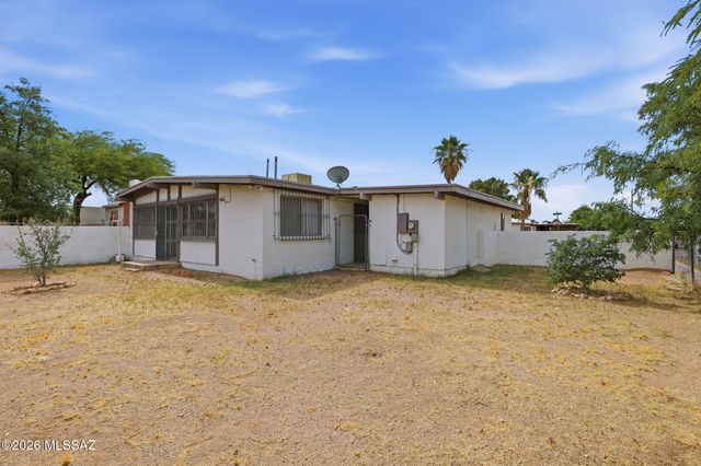 1105 E Garden Loop, Tucson, AZ 85706