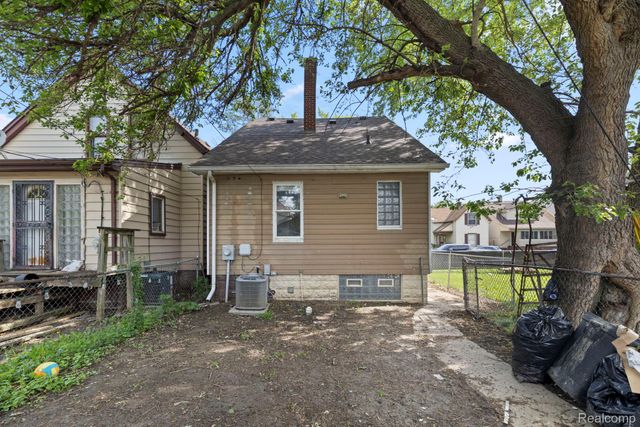 74 Pine Street, River Rouge, MI 48218