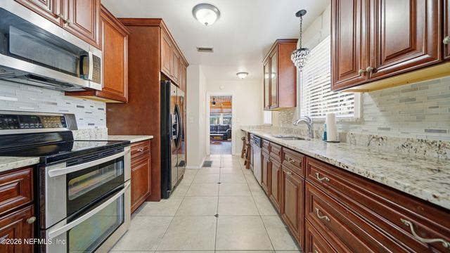 821 OLD HICKORY Road, Jacksonville, FL 32207