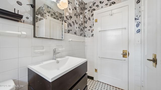 821 OLD HICKORY Road, Jacksonville, FL 32207