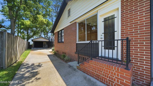 821 OLD HICKORY Road, Jacksonville, FL 32207