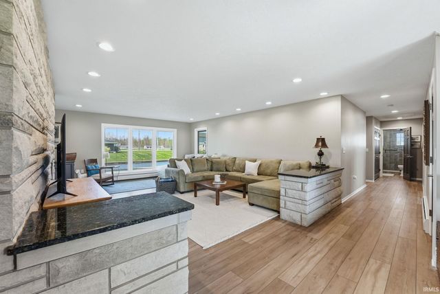 31 Fairlane Drive, Warsaw, IN 46580