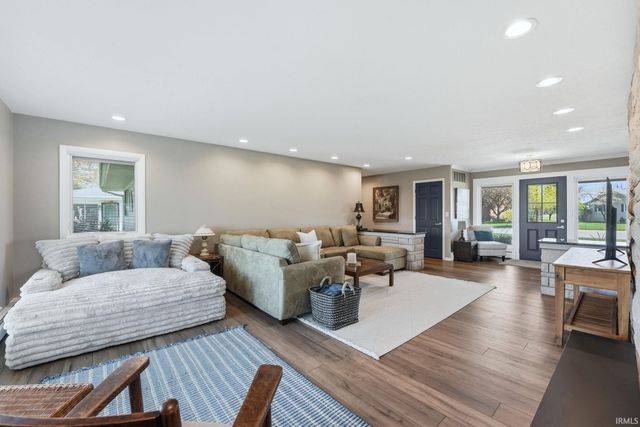 31 Fairlane Drive, Warsaw, IN 46580