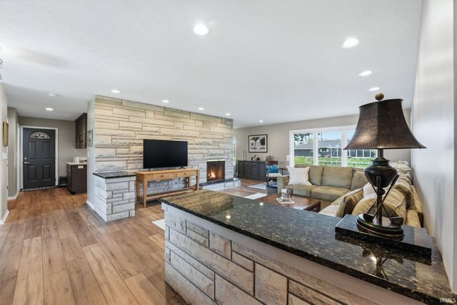 31 Fairlane Drive, Warsaw, IN 46580