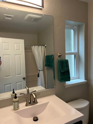 21117 Gary Dr 106, Hayward, CA 94546