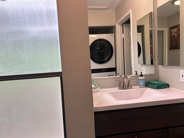 21117 Gary Dr 106, Hayward, CA 94546