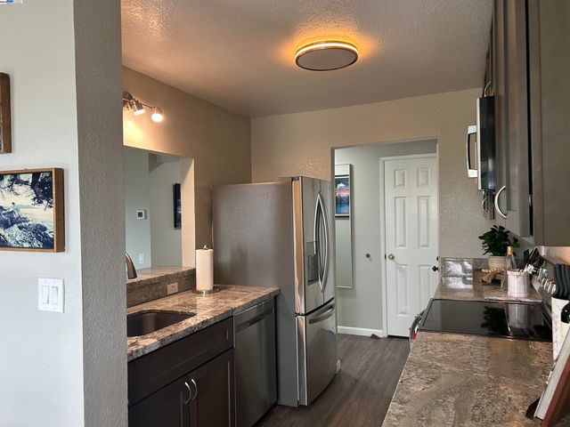 21117 Gary Dr 106, Hayward, CA 94546