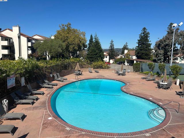 21117 Gary Dr 106, Hayward, CA 94546