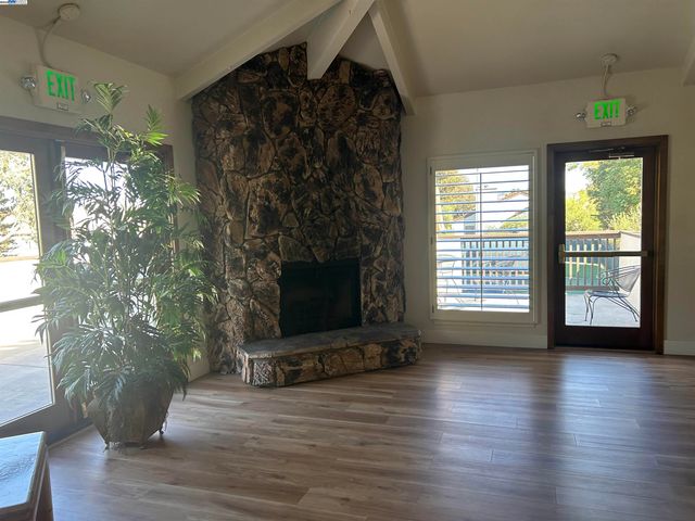 21117 Gary Dr 106, Hayward, CA 94546