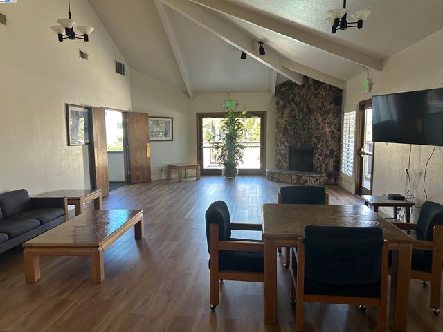 21117 Gary Dr 106, Hayward, CA 94546