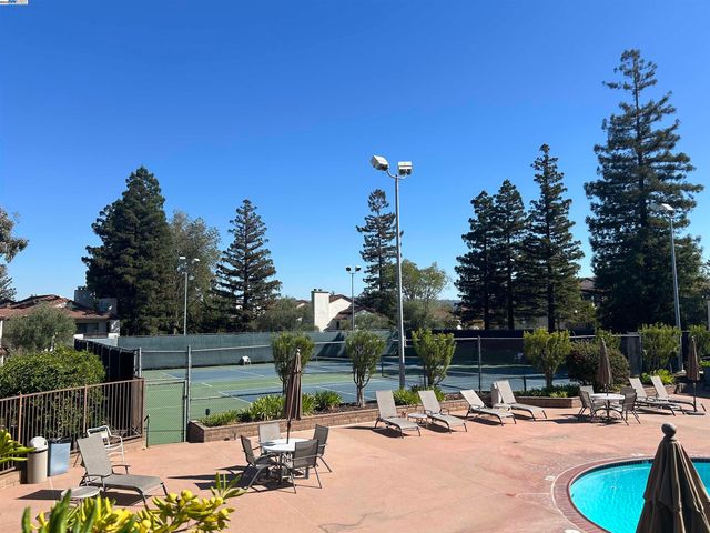 21117 Gary Dr 106, Hayward, CA 94546