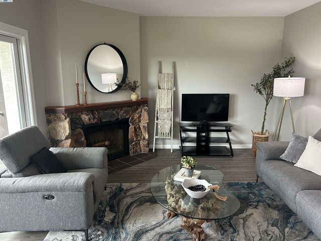 21117 Gary Dr 106, Hayward, CA 94546