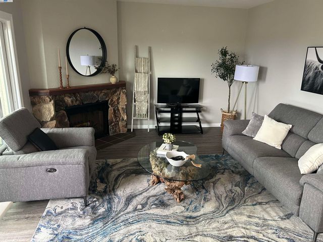 21117 Gary Dr 106, Hayward, CA 94546