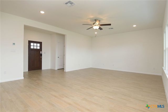 3704 Pin Oak Hills, Seguin, TX 78155