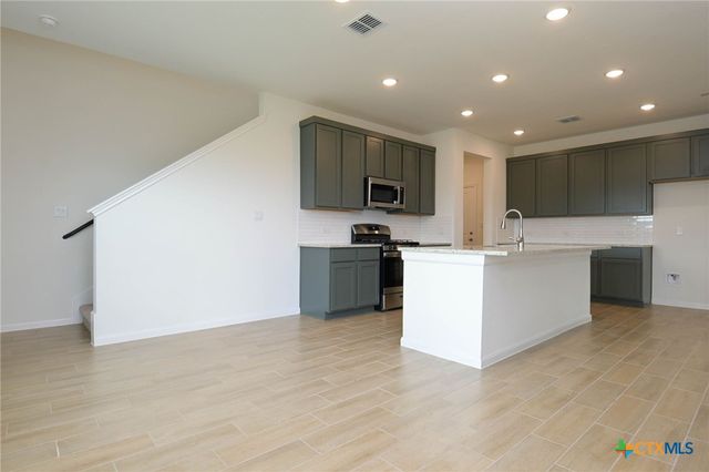 3704 Pin Oak Hills, Seguin, TX 78155