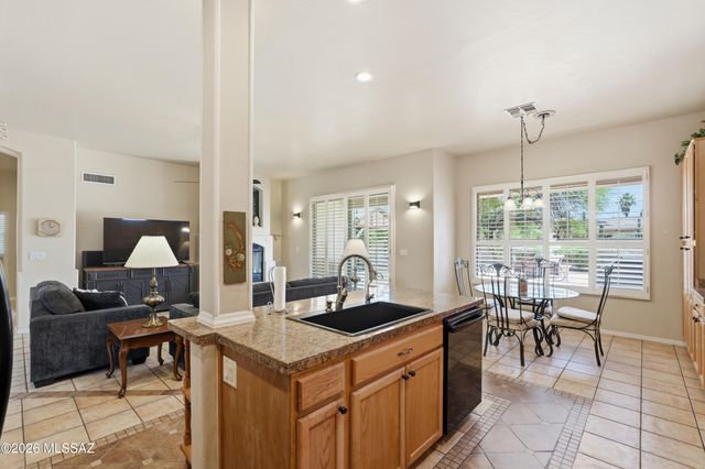 7693 W Sunlark Way, Tucson, AZ 85743