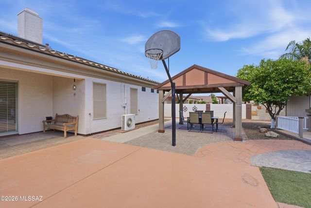 7693 W Sunlark Way, Tucson, AZ 85743