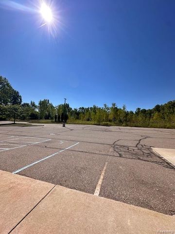 5084 VILLA LINDE Parkway 5, Flint, MI 48532