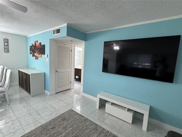 5300 Washington Street V407, Hollywood, FL 33021