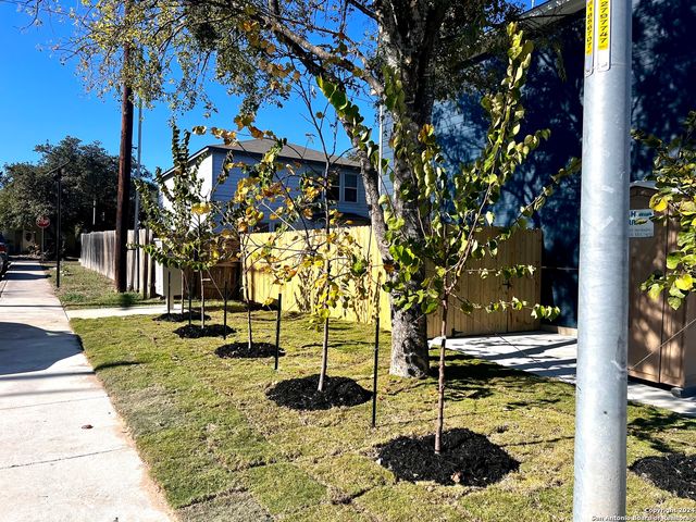 2085 Silver Oak Dr, San Antonio, TX 78213