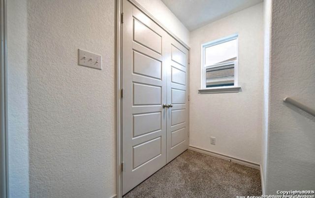 2085 Silver Oak Dr, San Antonio, TX 78213