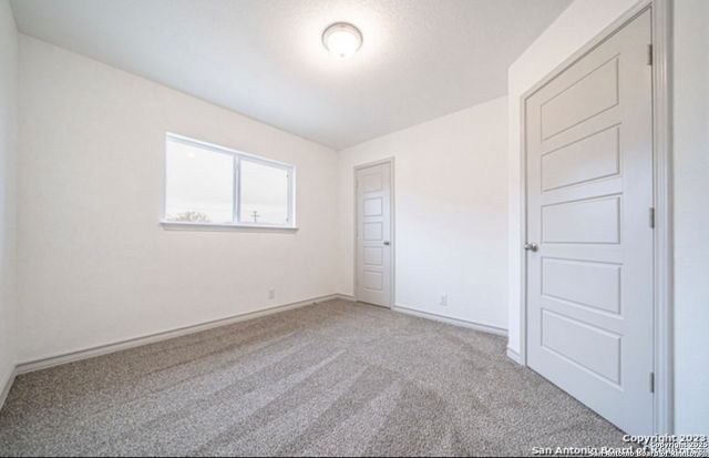 2085 Silver Oak Dr, San Antonio, TX 78213