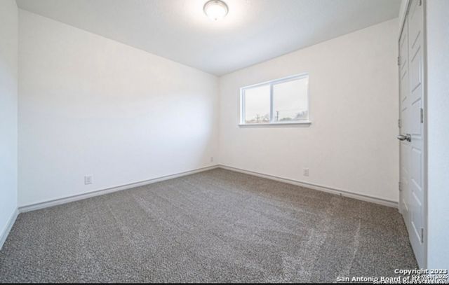 2085 Silver Oak Dr, San Antonio, TX 78213